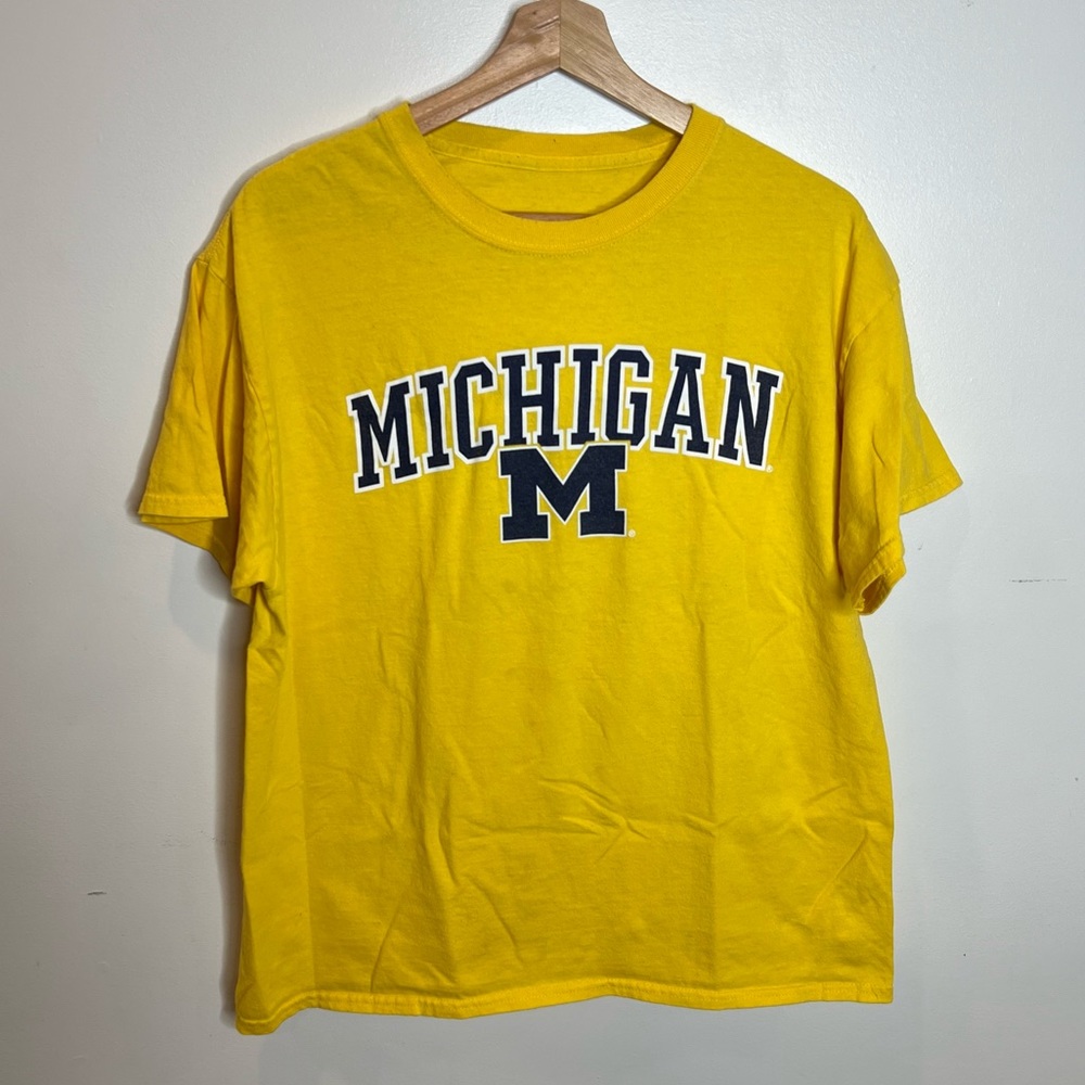 Vintage University of Michigan wolverines tshirt